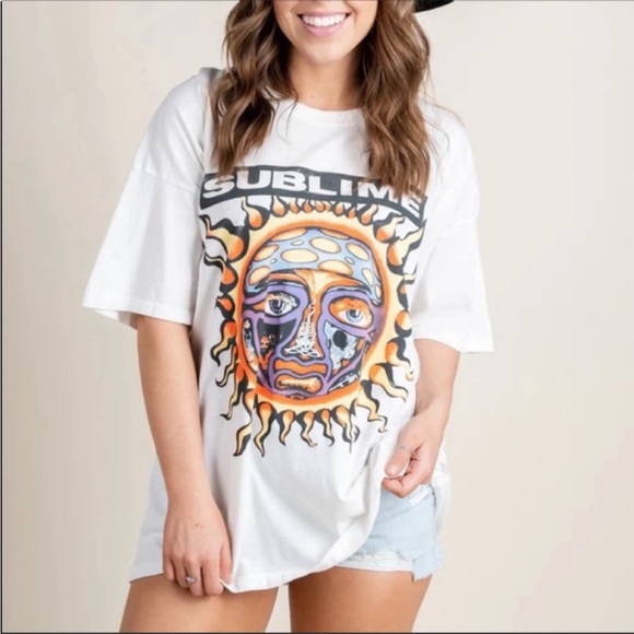 Daydreamer Tops - Daydreamer Sublime 40 Oz To Freedom Crewneck Graphic Tee In Vintage White